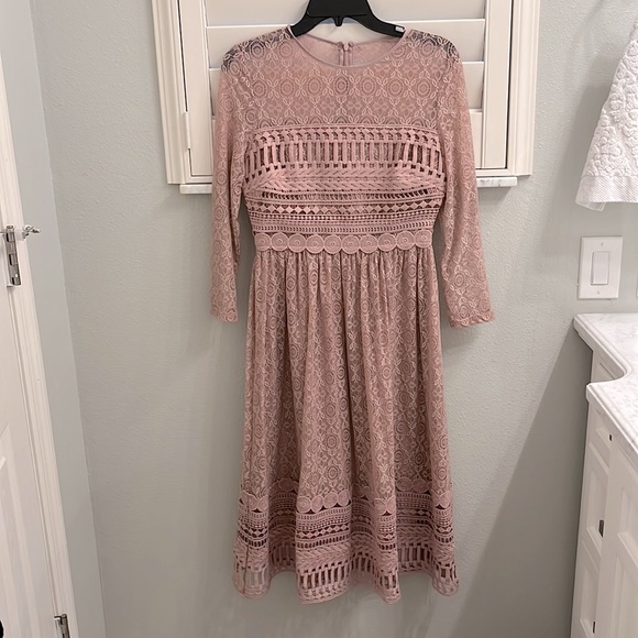 Gorgeous ASOS lace dress 🌸 - Picture 3 of 6